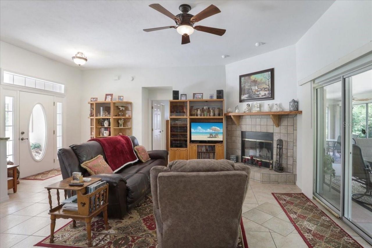 569 NW 40th Avenue, Bell, FL 32619 Photo