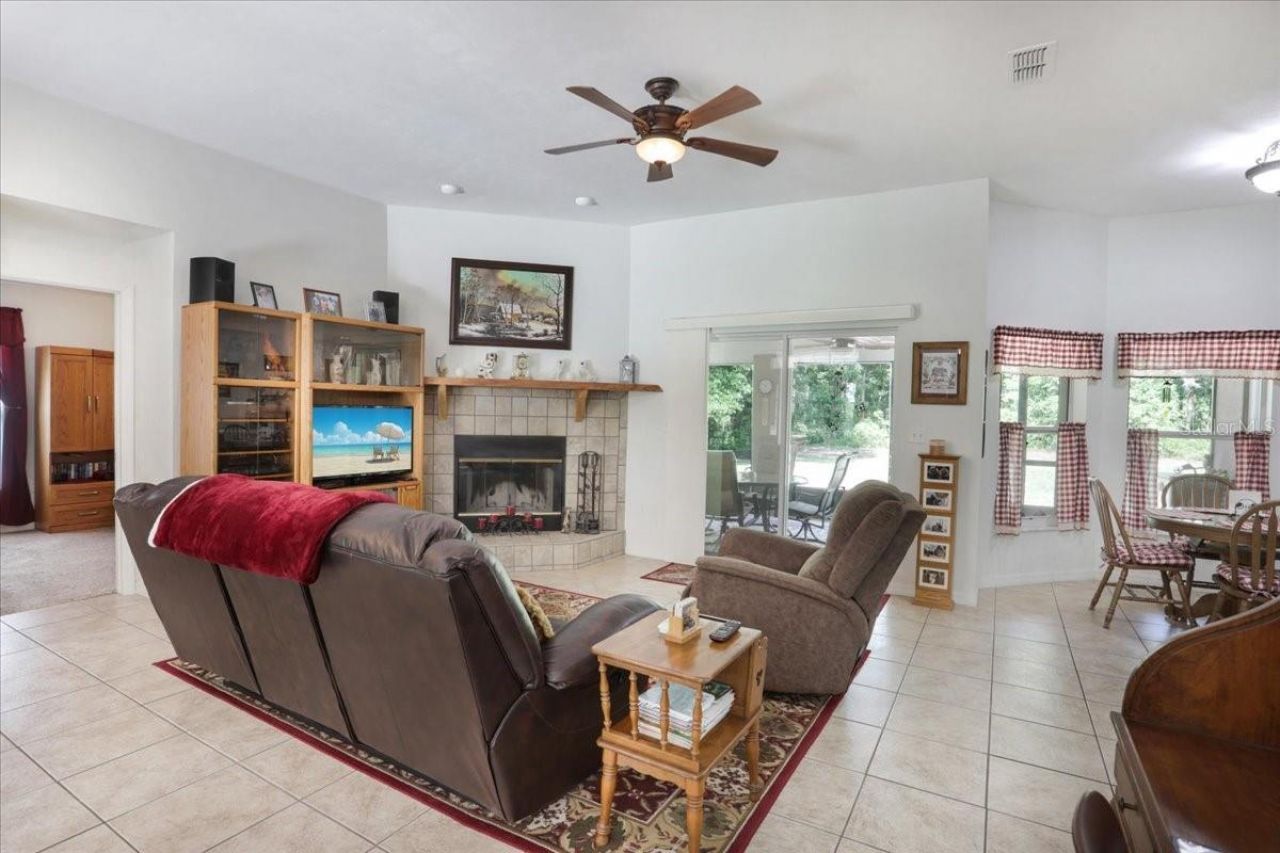 569 NW 40th Avenue, Bell, FL 32619 Photo