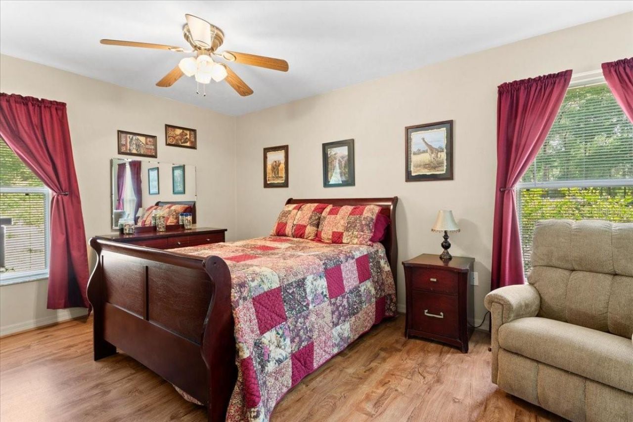 569 NW 40th Avenue, Bell, FL 32619 Photo