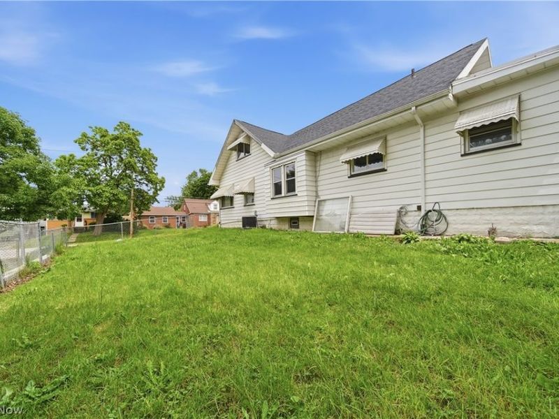 1304 W Waterloo Road, Akron, OH 44314 Photo 16