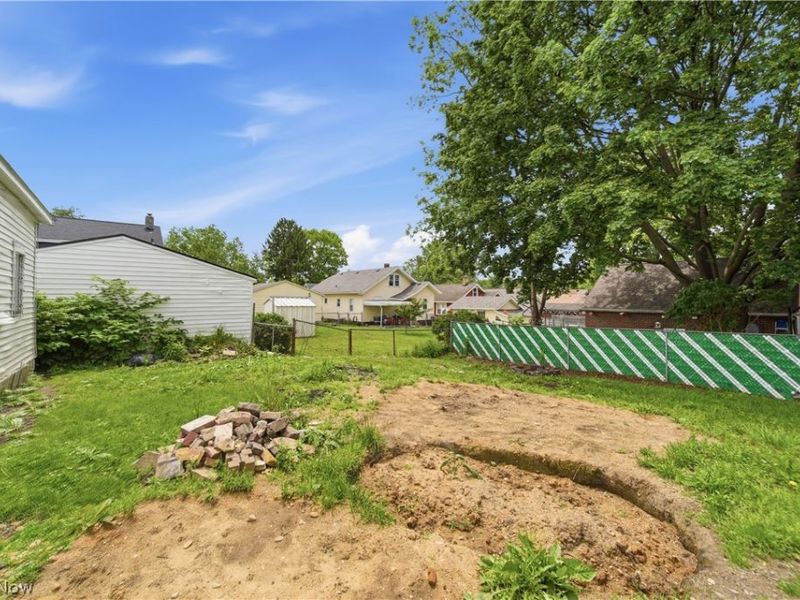 1304 W Waterloo Road, Akron, OH 44314 Photo 17