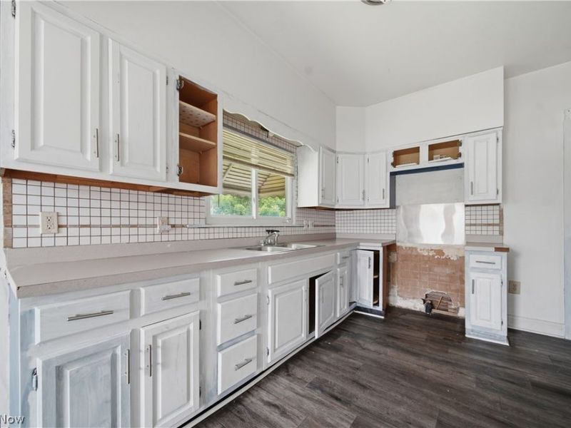 1304 W Waterloo Road, Akron, OH 44314 Photo 5