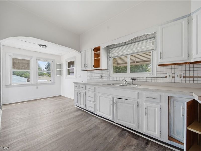 1304 W Waterloo Road, Akron, OH 44314 Photo 6