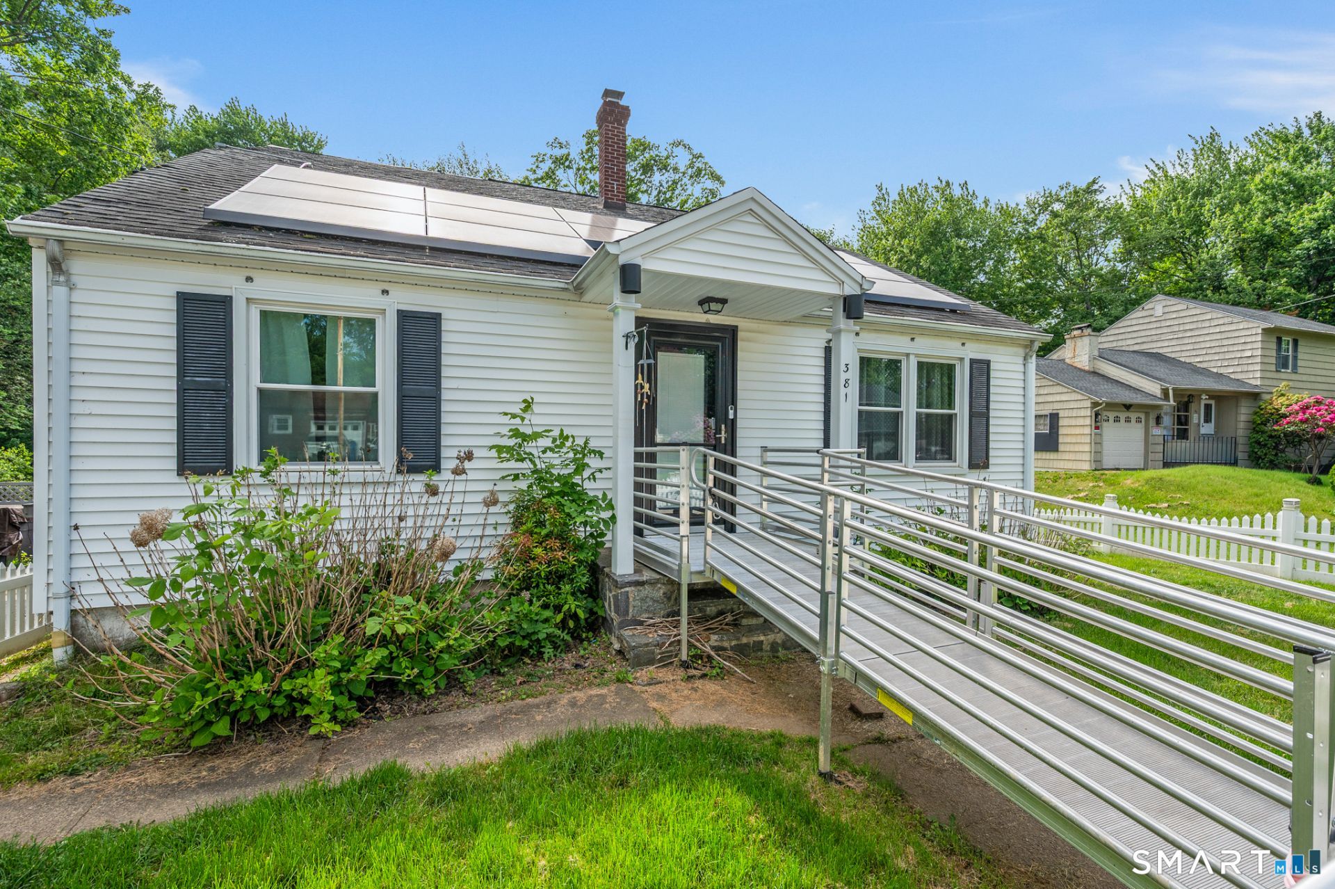 381 Chestnut Hill, Waterbury, CT 06704 Main Photo