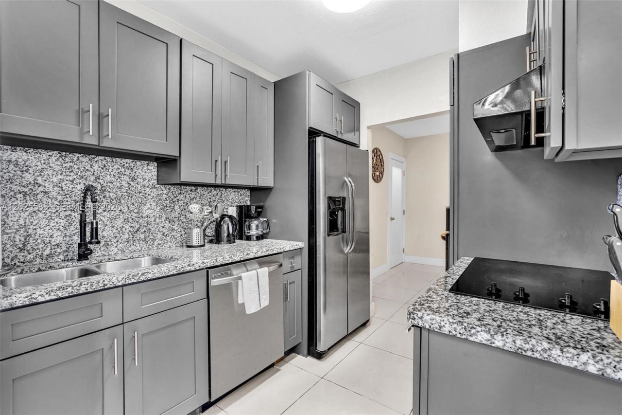 10004 E Bay Harbor Dr, Unit 4, Bay Harbor Islands, FL 33154 Photo