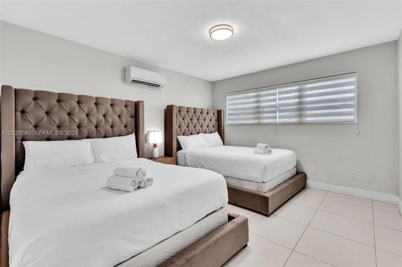 10004 E Bay Harbor Dr, Unit 4, Bay Harbor Islands, FL 33154 Photo