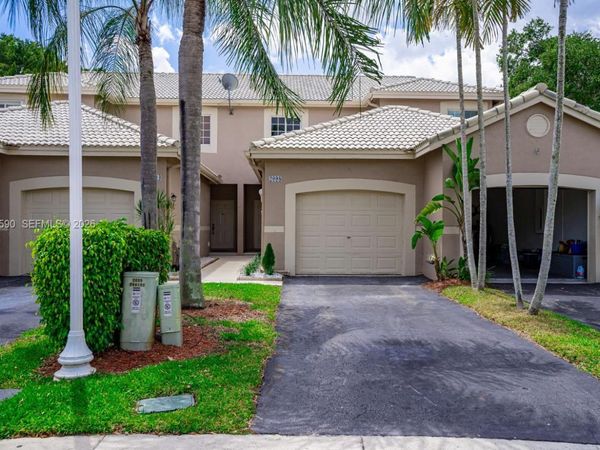 2098 Madeira Dr , Weston, FL 33327