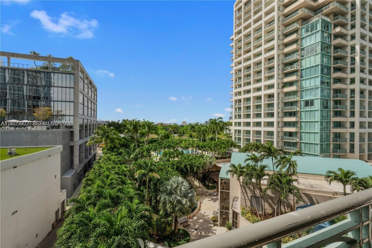 3400 SW 27th Ave , Unit 605, Miami, FL 33133 Photo