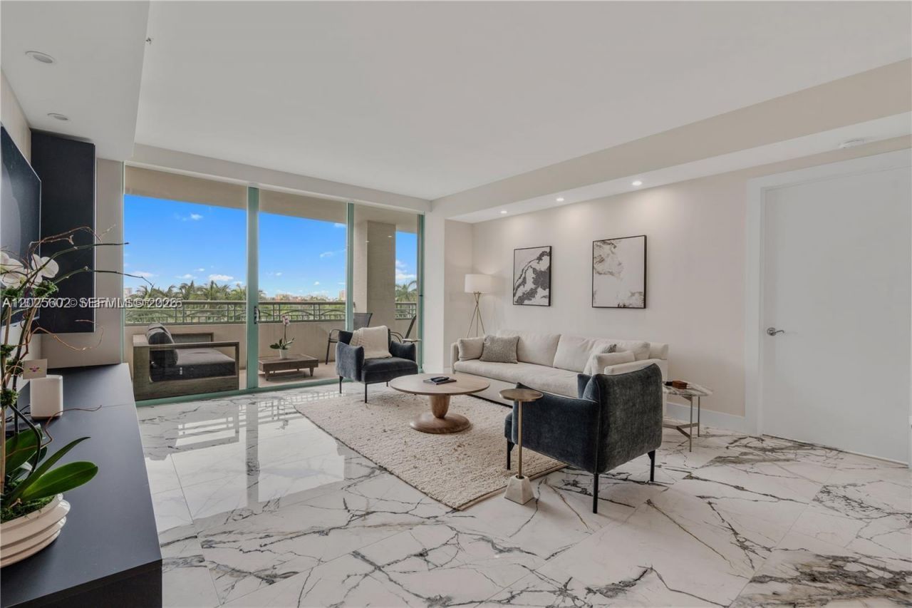 3400 SW 27th Ave , Unit 605, Miami, FL 33133 Photo