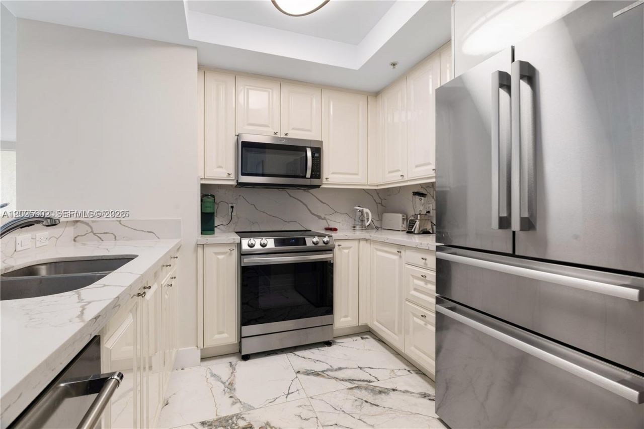 3400 SW 27th Ave , Unit 605, Miami, FL 33133 Photo