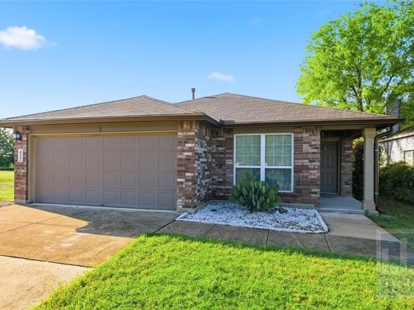 432 Thunderstorm Ave, Lockhart, TX 78644