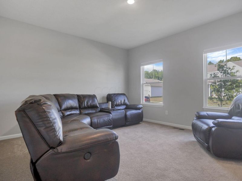 611 Timber Valley Drive, Pataskala, OH 43062 Photo 6