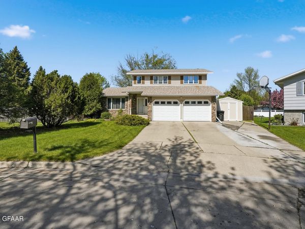 1330 ALLWOOD Court, Grand Forks, ND 58201