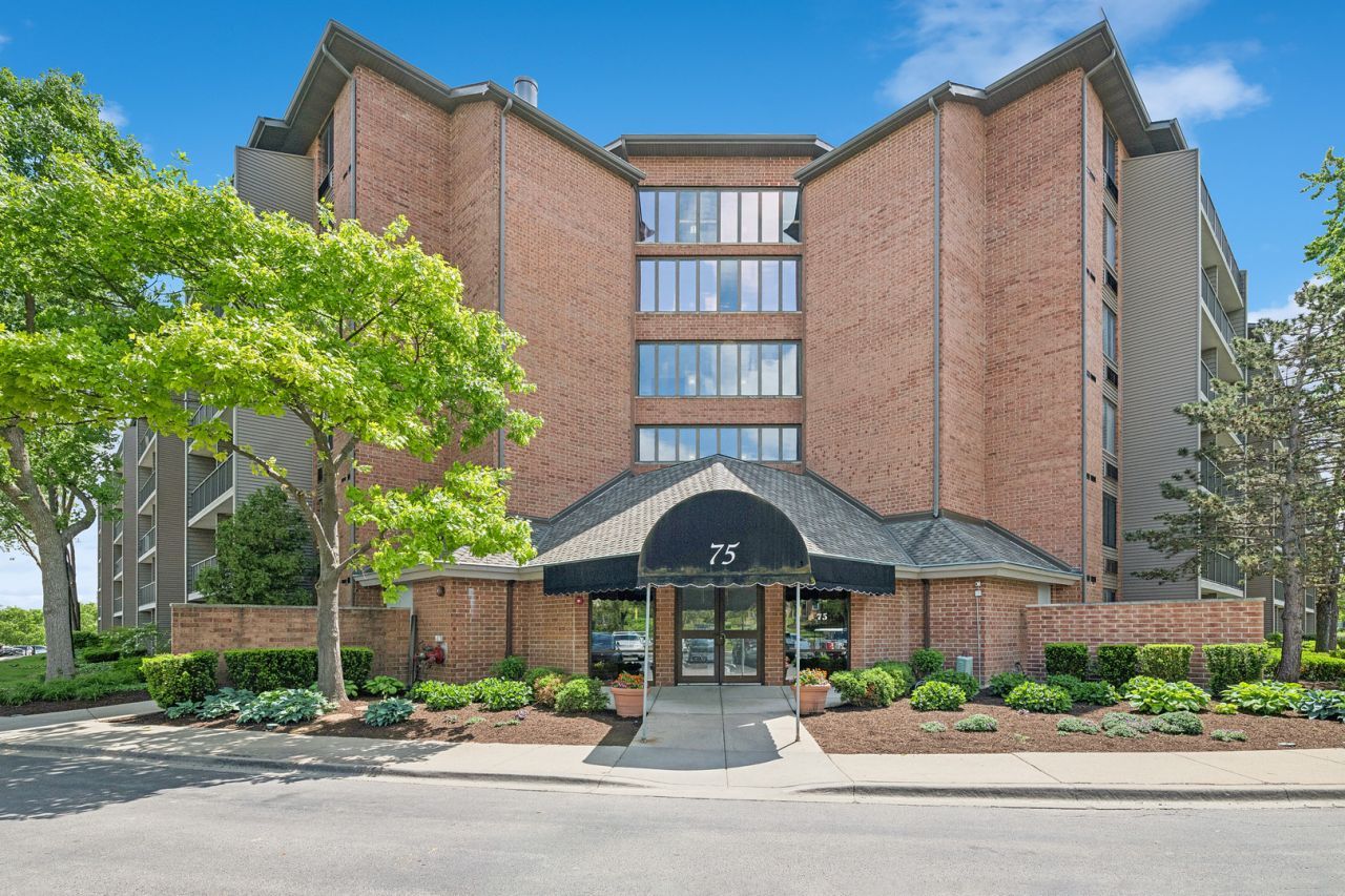 75 Kristin Circle , Schaumburg, IL 60195