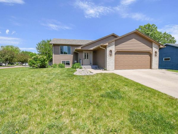 204 W Birchwood Dr, Brandon, SD 57005