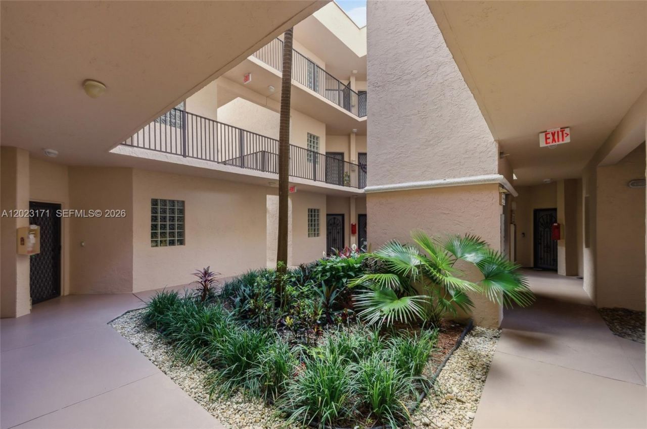 4111 Coral Tree Cir , Unit 327, Coconut Creek, FL 33073 Photo