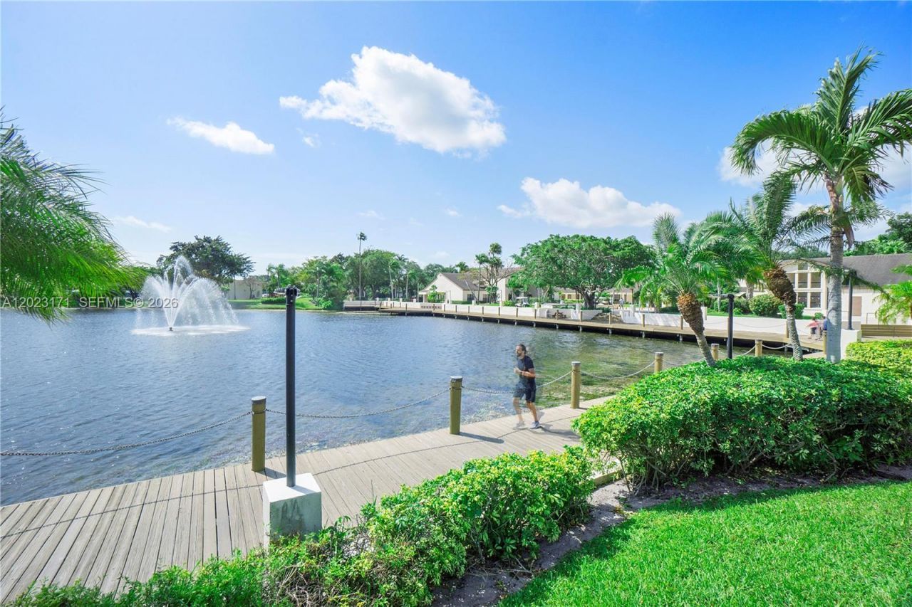 4111 Coral Tree Cir , Unit 327, Coconut Creek, FL 33073 Photo