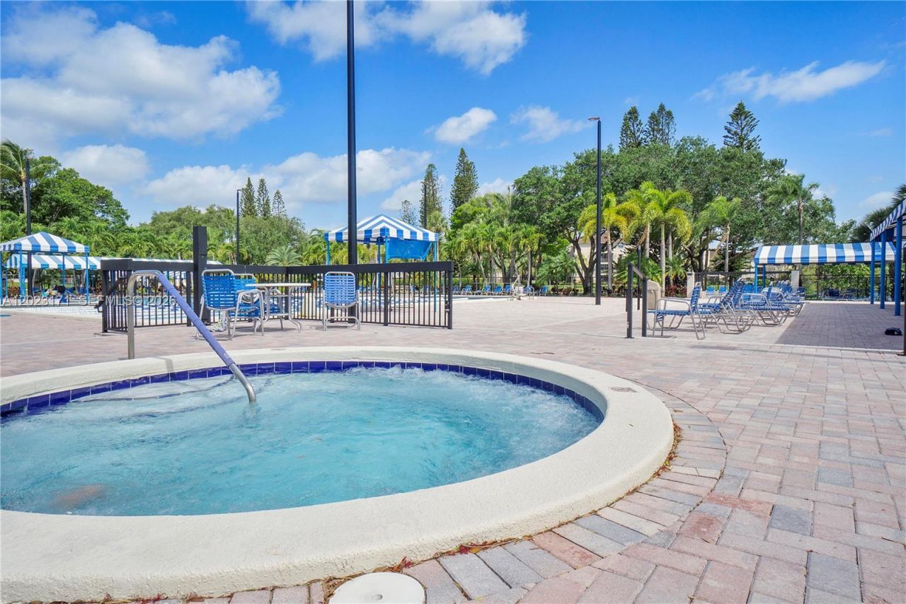 4111 Coral Tree Cir , Unit 327, Coconut Creek, FL 33073 Photo