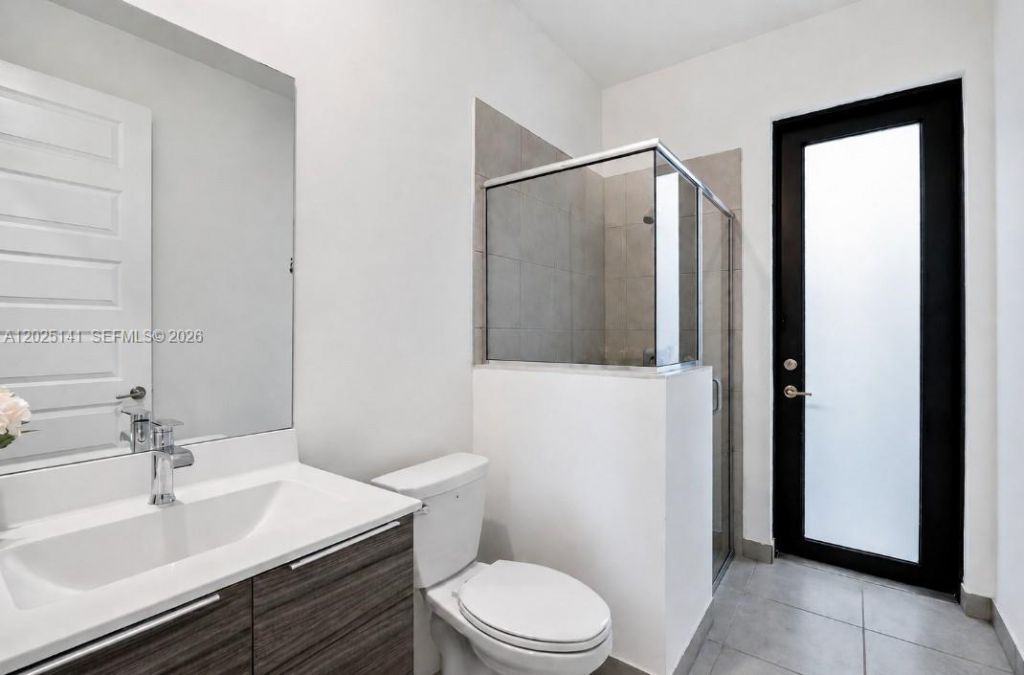 8763 NW 157th Ter, Miami Lakes, FL 33018 Photo