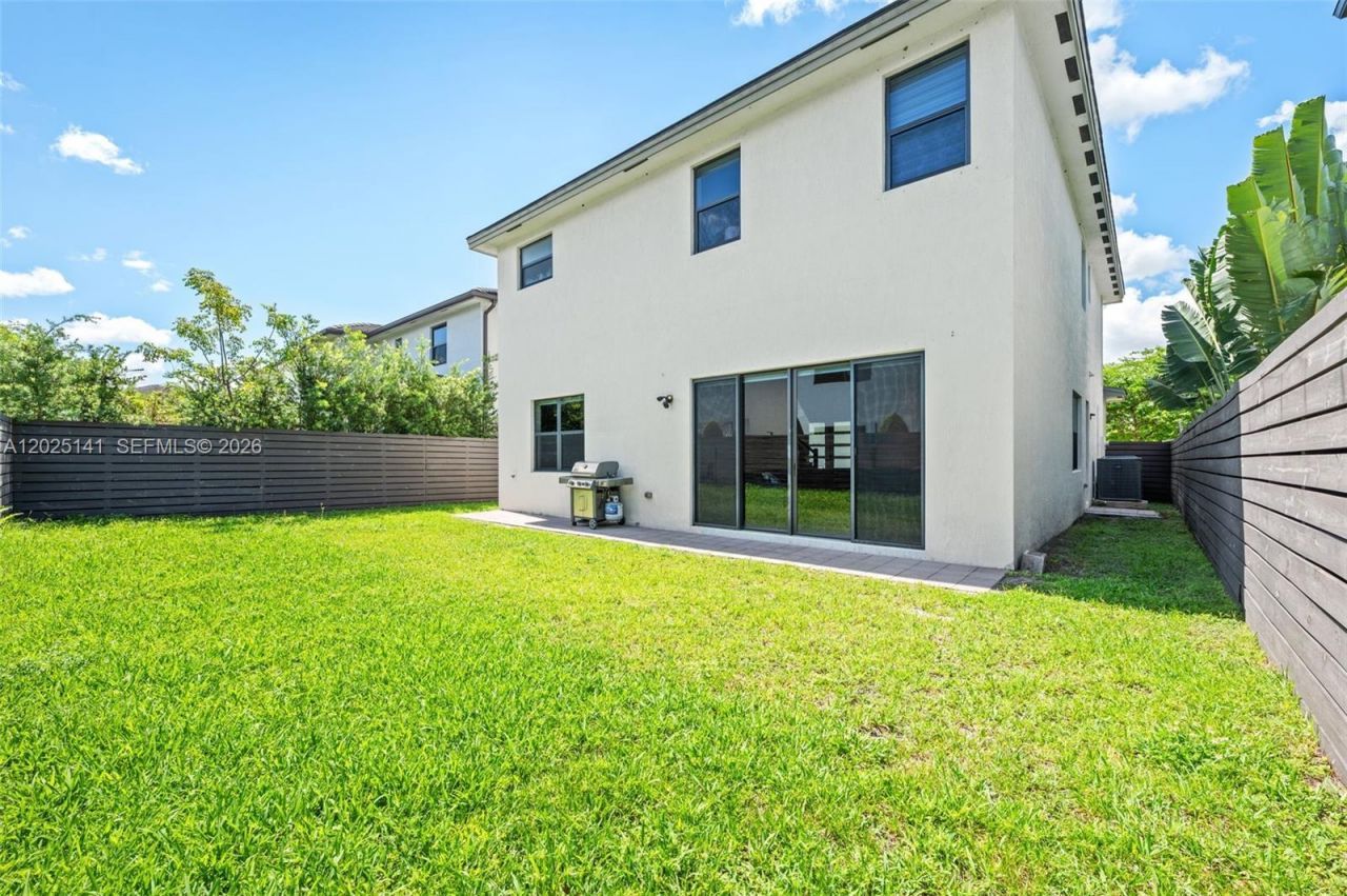 8763 NW 157th Ter, Miami Lakes, FL 33018 Photo