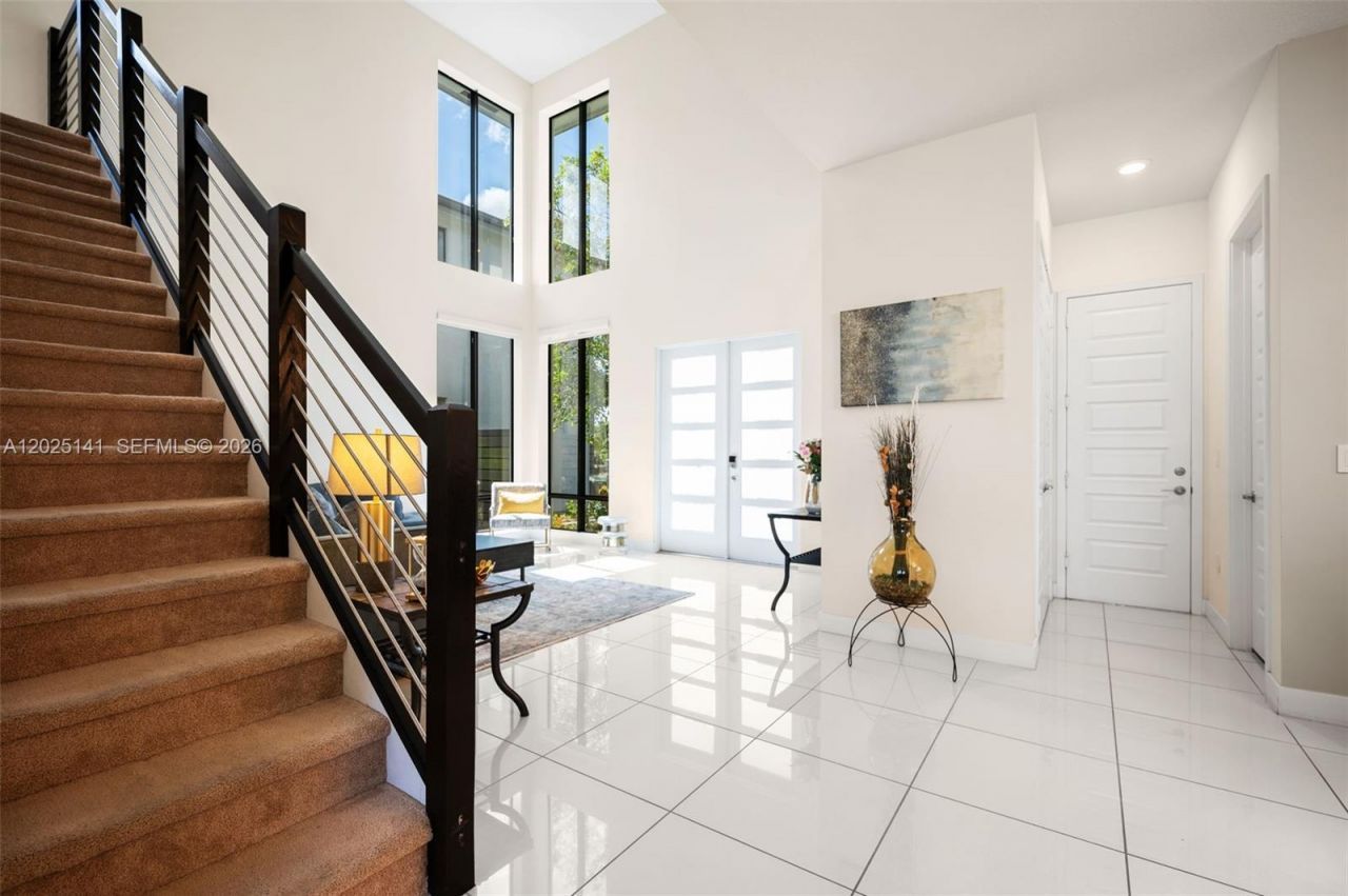 8763 NW 157th Ter, Miami Lakes, FL 33018 Photo