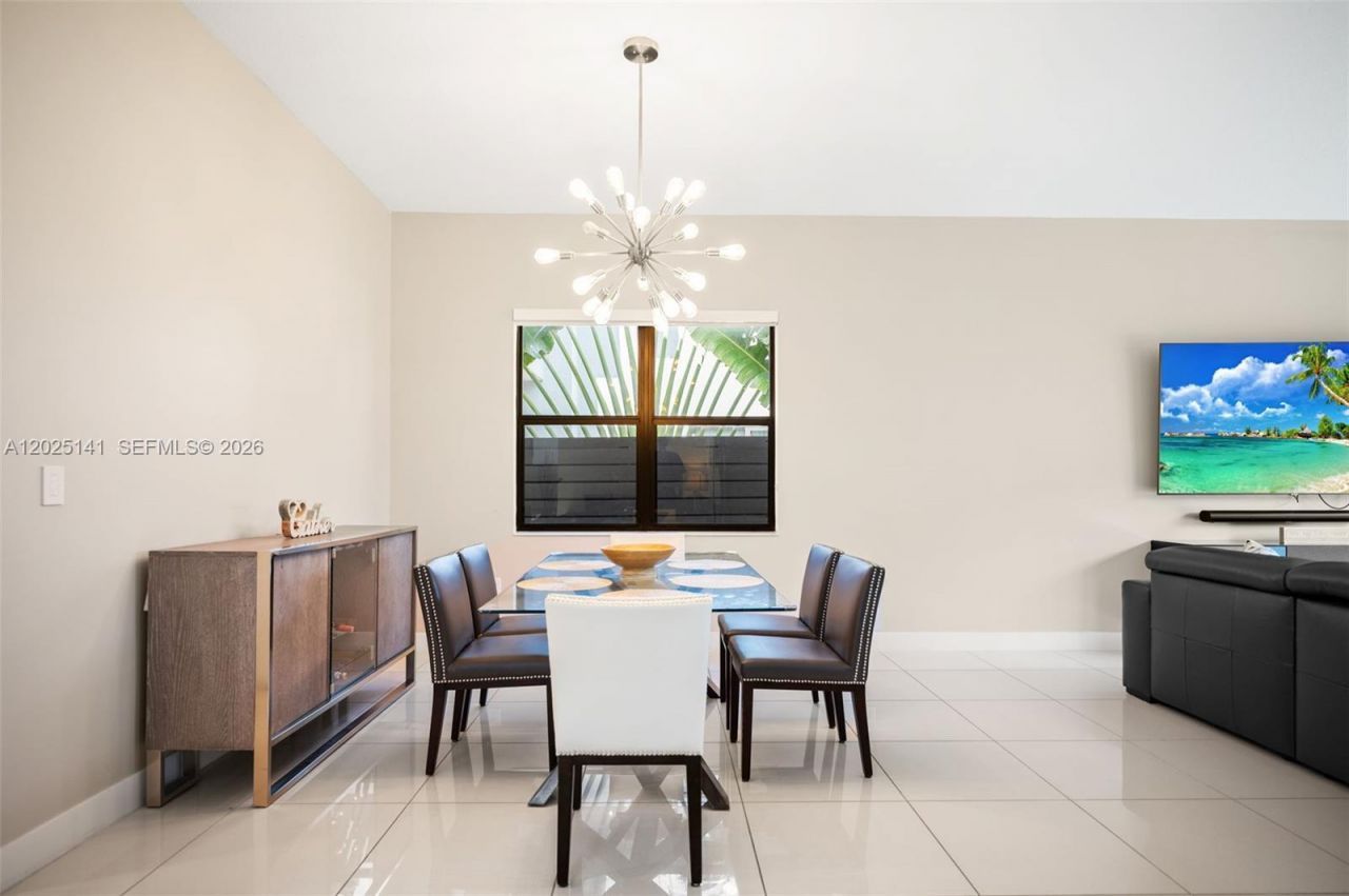 8763 NW 157th Ter, Miami Lakes, FL 33018 Photo