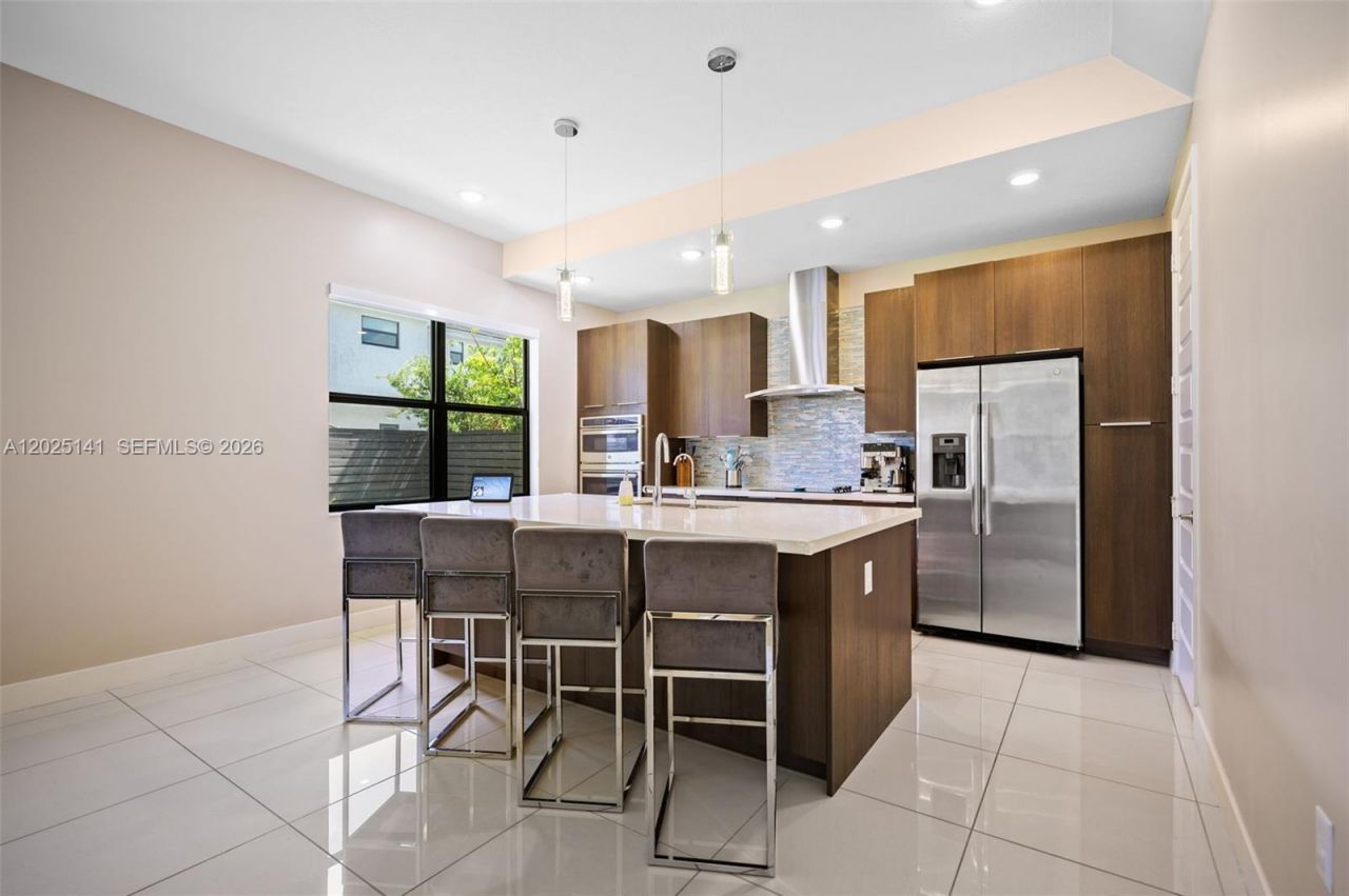 8763 NW 157th Ter, Miami Lakes, FL 33018 Photo