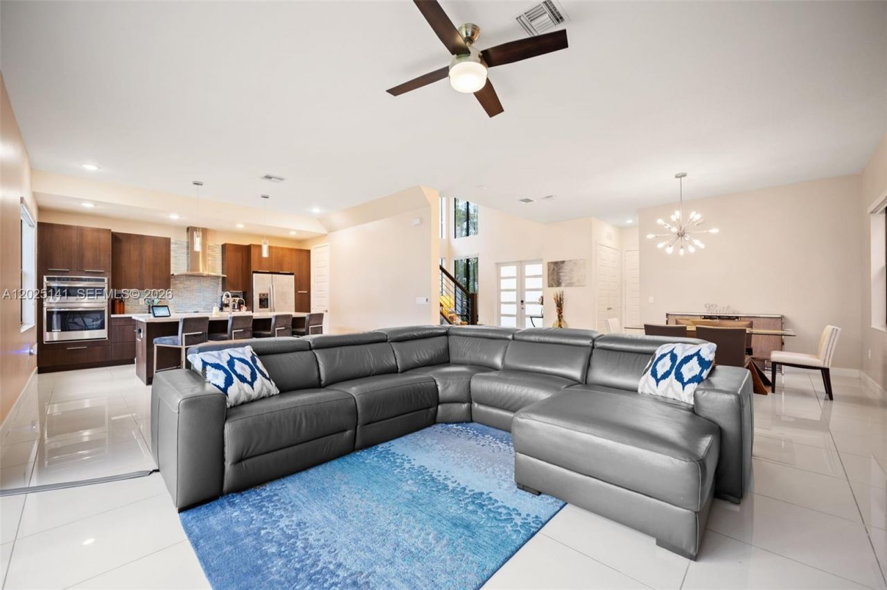 8763 NW 157th Ter, Miami Lakes, FL 33018 Photo