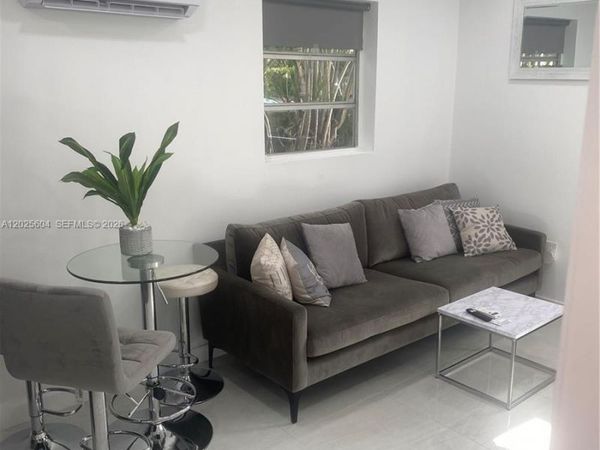 1710 Michigan Ave, Unit Guest Hous, Miami Beach, FL 33139