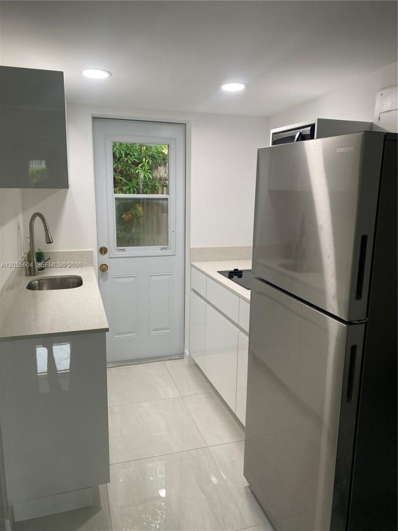 1710 Michigan Ave, Unit Guest Hous, Miami Beach, FL 33139 Photo