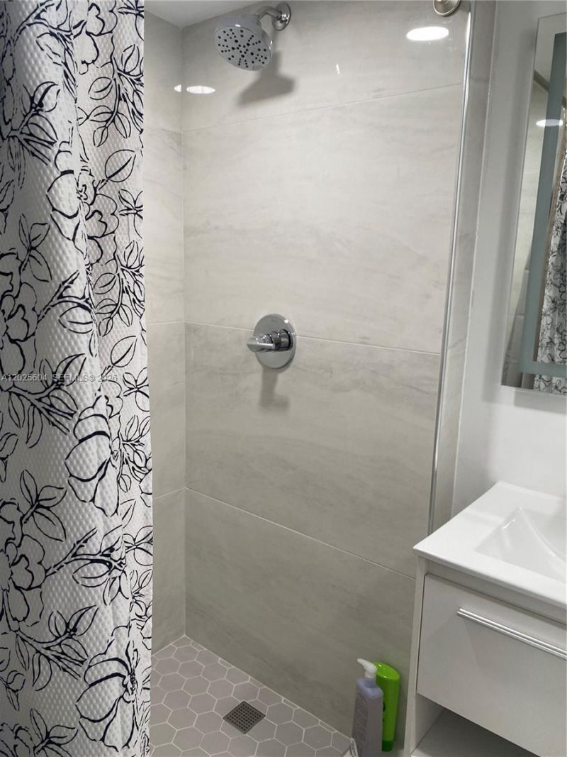 1710 Michigan Ave, Unit Guest Hous, Miami Beach, FL 33139 Photo