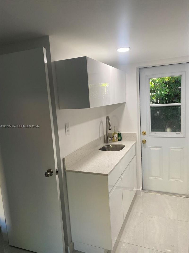 1710 Michigan Ave, Unit Guest Hous, Miami Beach, FL 33139 Photo