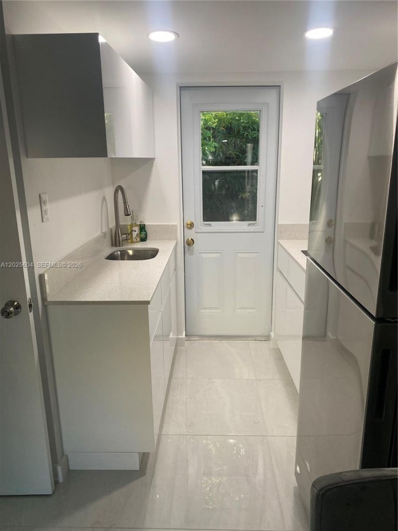 1710 Michigan Ave, Unit Guest Hous, Miami Beach, FL 33139 Photo