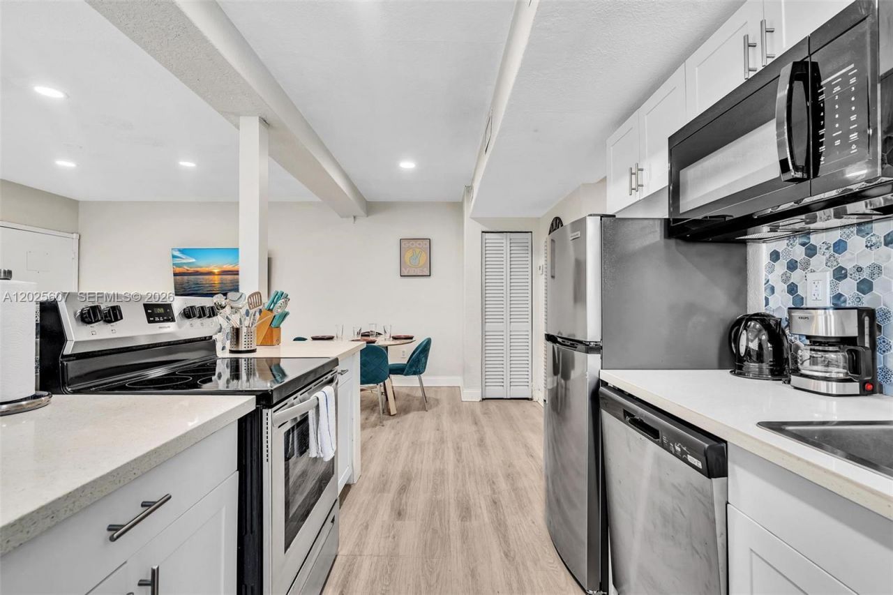 10004 E Bay Harbor Dr, Unit 5, Bay Harbor Islands, FL 33154 Photo