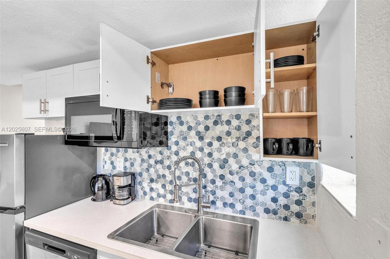 10004 E Bay Harbor Dr, Unit 5, Bay Harbor Islands, FL 33154 Photo