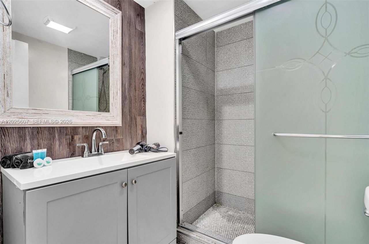 10004 E Bay Harbor Dr, Unit 5, Bay Harbor Islands, FL 33154 Photo