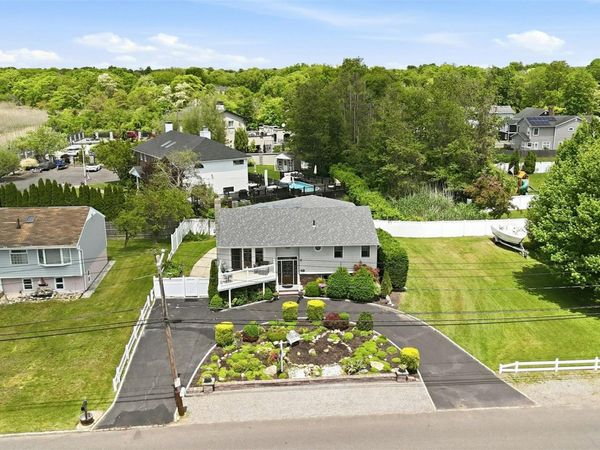 661 Shore Drive, Oakdale, NY 11769
