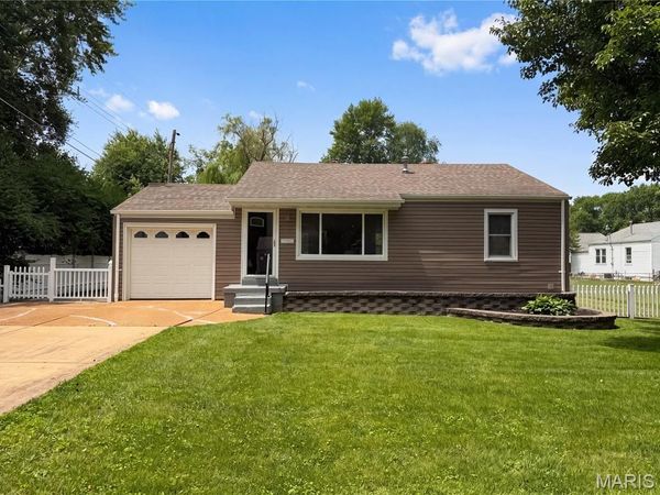 1 Winstead Place , Florissant, MO 63031