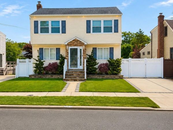 137 Cleveland Avenue , Massapequa, NY 11758
