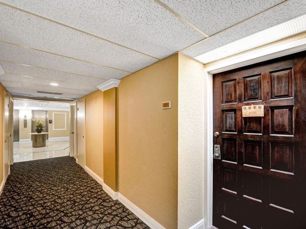3800 N Hills Drive, Unit 301, Hollywood, FL 33021