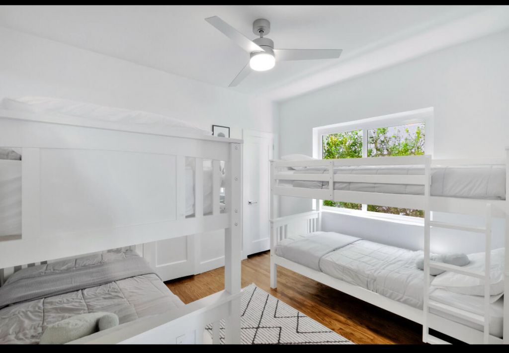 7825 Byron Avenue, Miami Beach, FL 33141 Photo