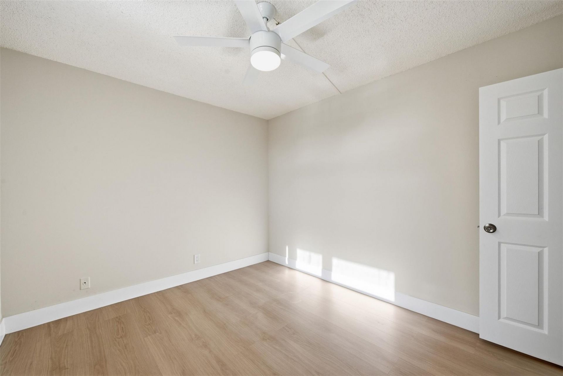 9430 Poinciana Place, Unit 409, Davie, FL 33324 Photo