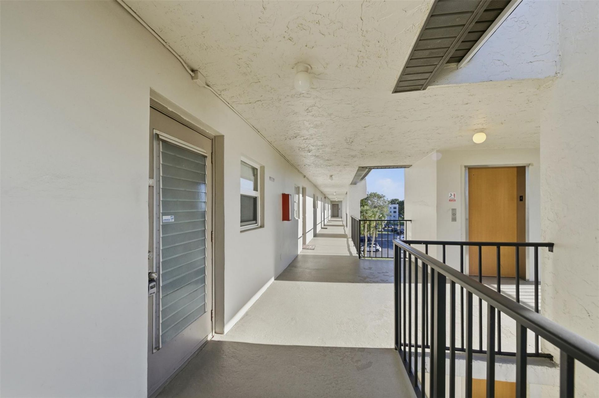 9430 Poinciana Place, Unit 409, Davie, FL 33324 Photo