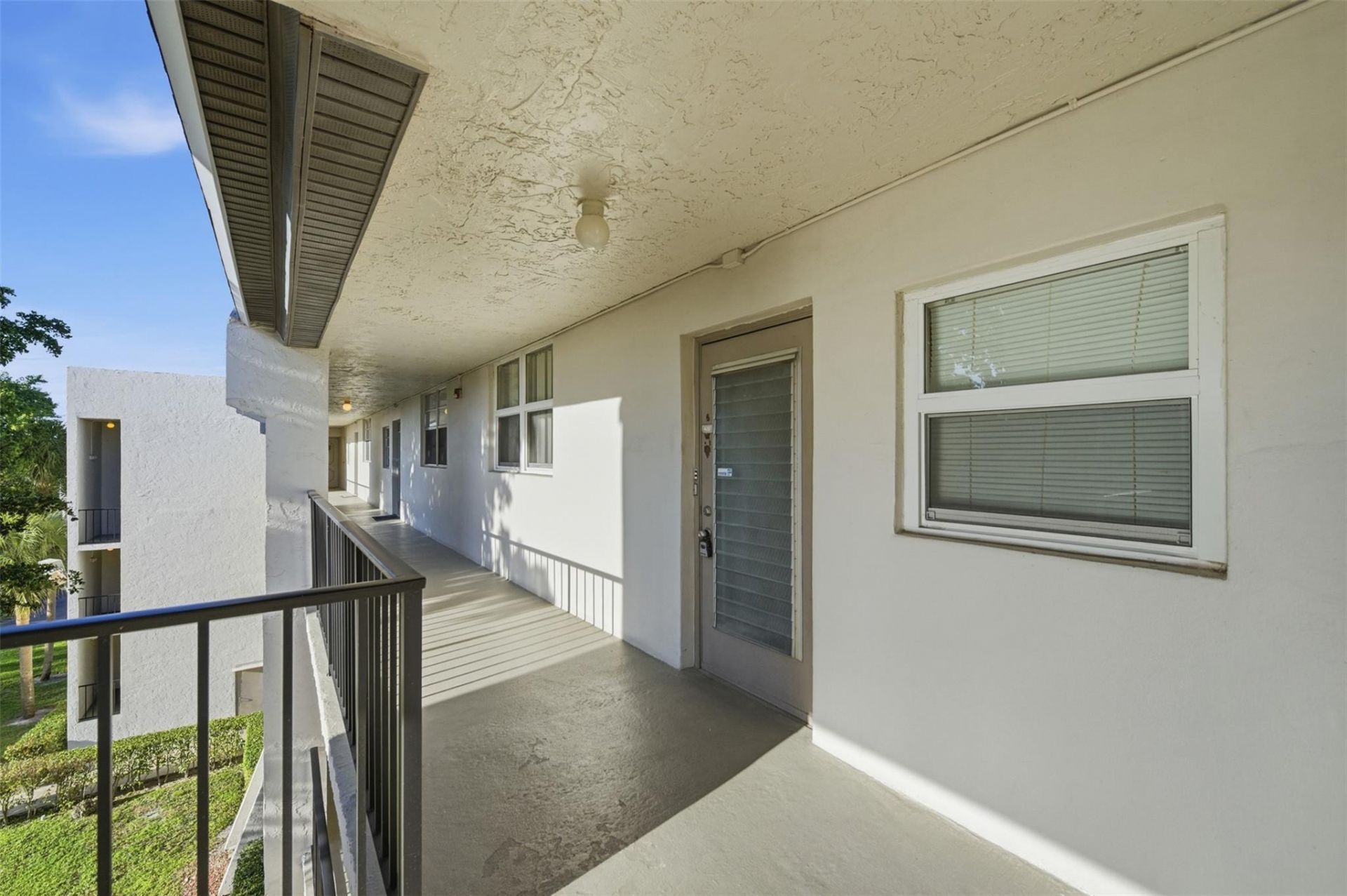 9430 Poinciana Place, Unit 409, Davie, FL 33324 Photo