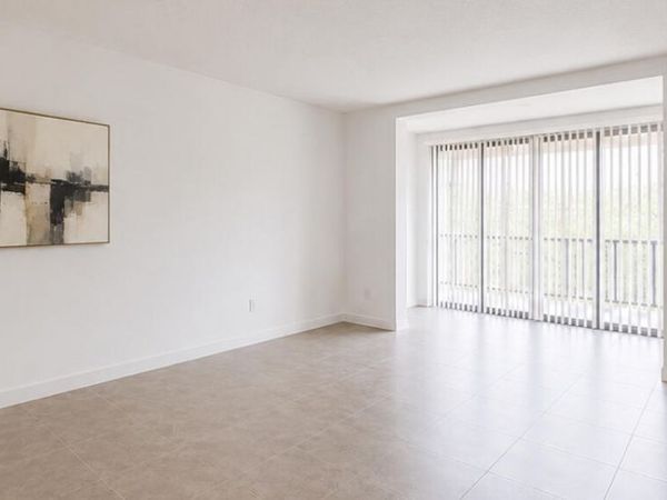 3740 Inverrary Drive, Unit 3g, Lauderhill, FL 33319