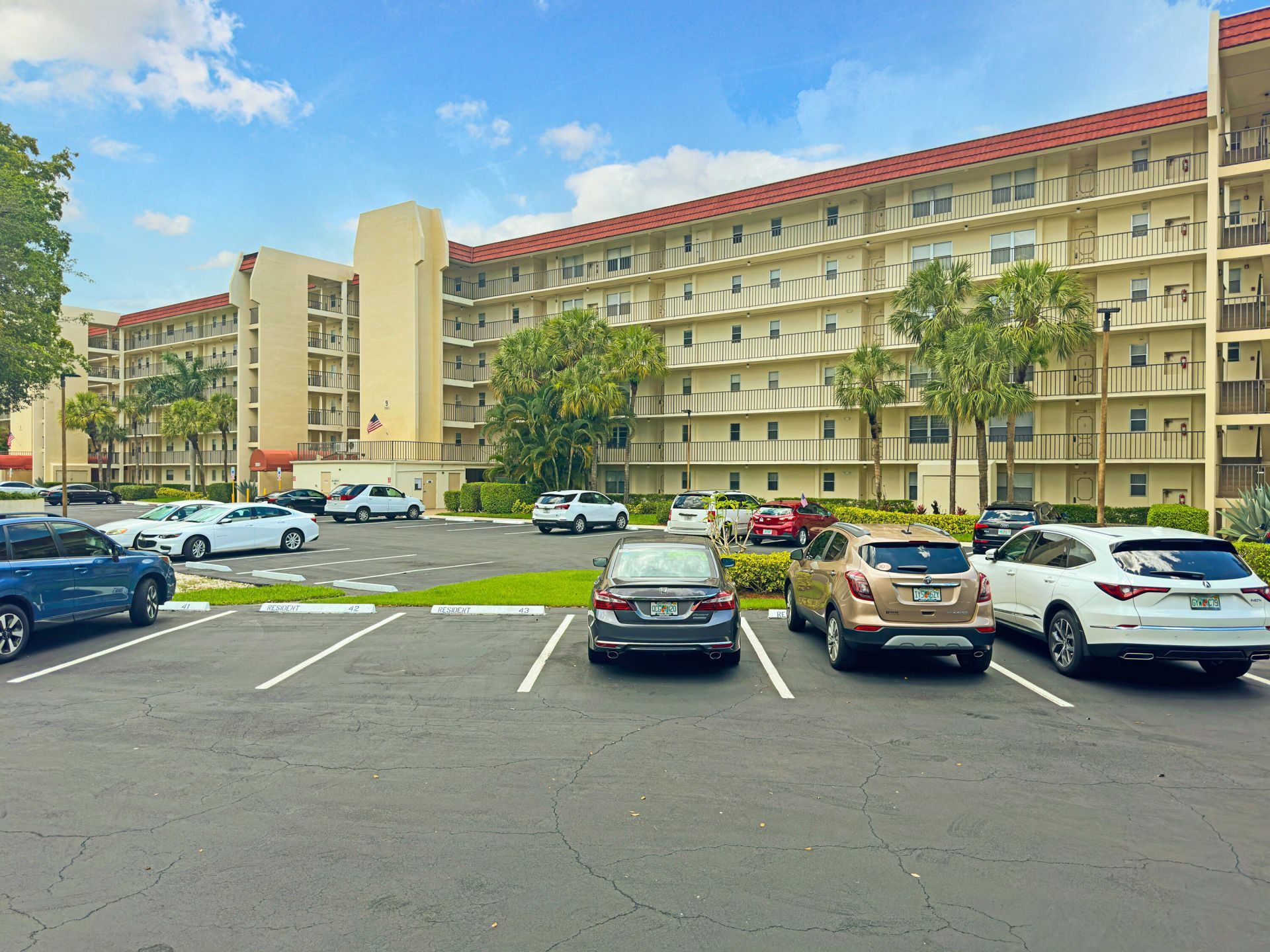 3951 Via Poinciana, Unit 511, Greenacres, FL 33467 Photo