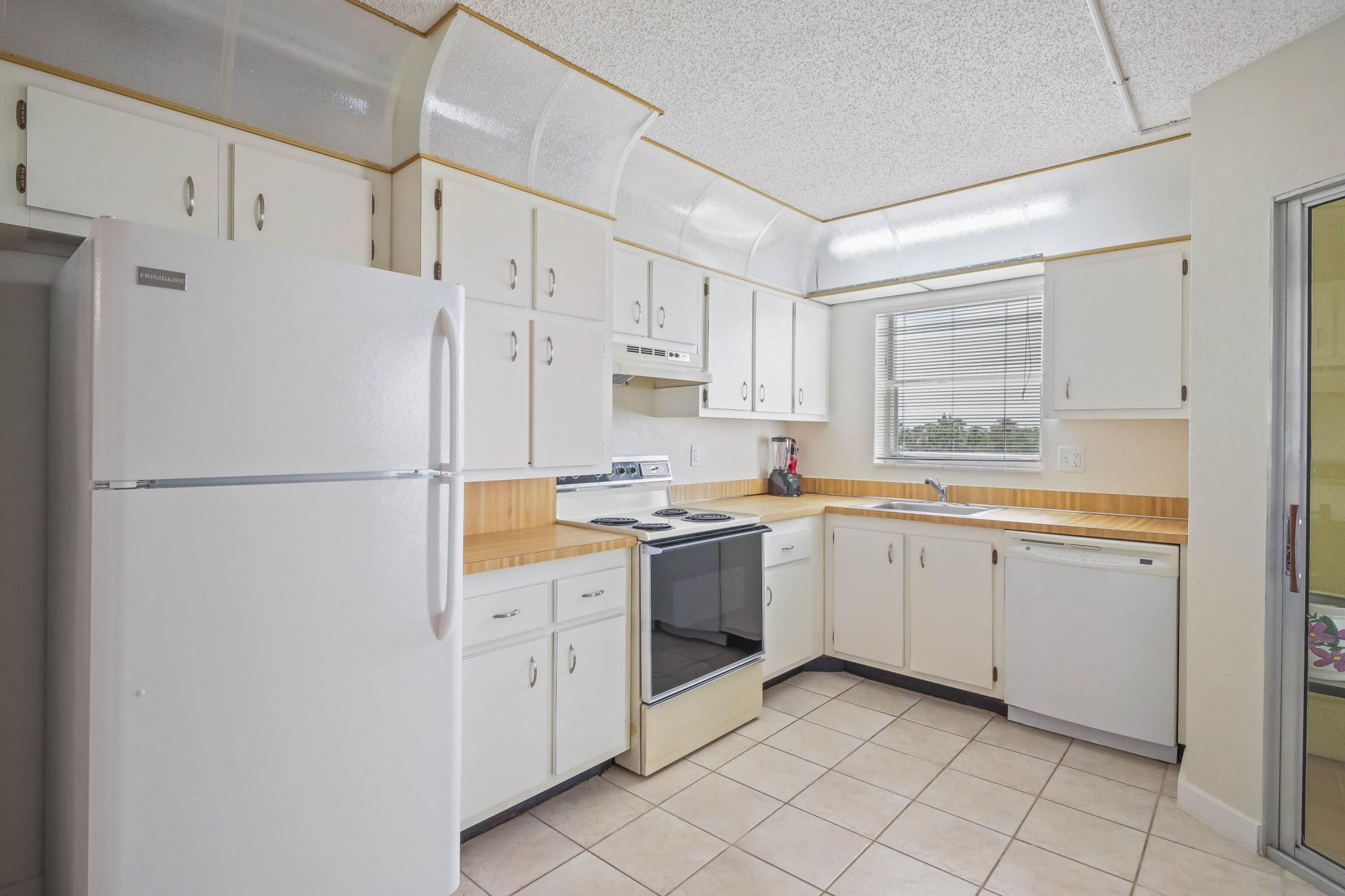 3951 Via Poinciana, Unit 511, Greenacres, FL 33467 Photo