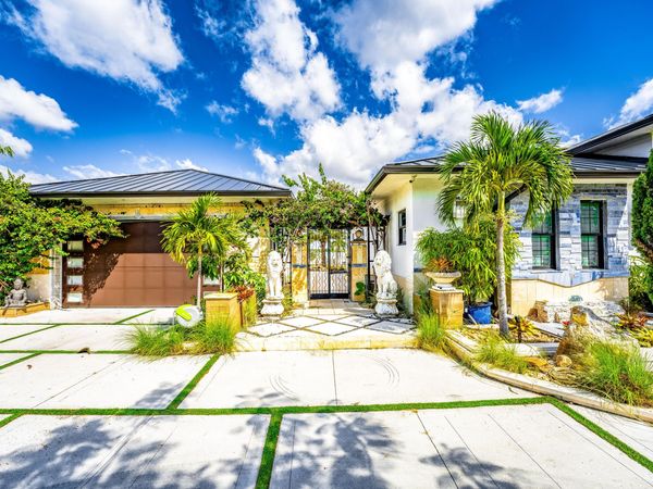1325 N Mangonia Drive, West Palm Beach, FL 33401