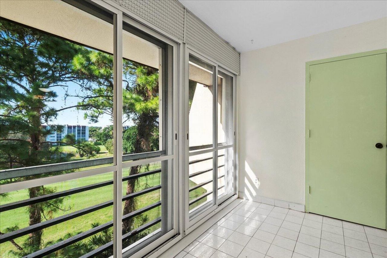 3755 Via Poinciana, Unit 611, Greenacres, FL 33467 Photo