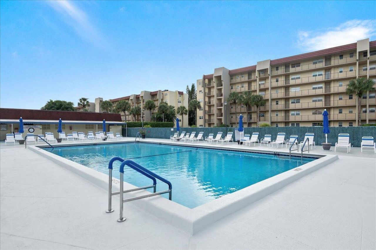 3755 Via Poinciana, Unit 611, Greenacres, FL 33467 Photo